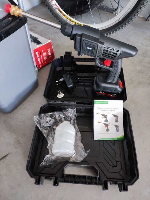 Акумулаторна водоструйка