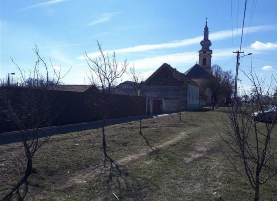 Vand / închiriez  teren comercial in Secusigiu ,central .