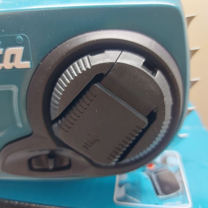 Акумулаторна резачка Makita DUC353Z