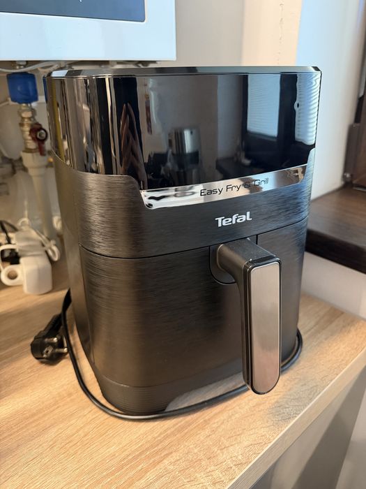 Air Fryer Tefal Easy Fry & Grill in stare foarte buna