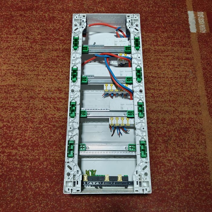 Tablou electric Schneider Electric complet echipat – C20, C16, C10, C32, diferențiale 63A