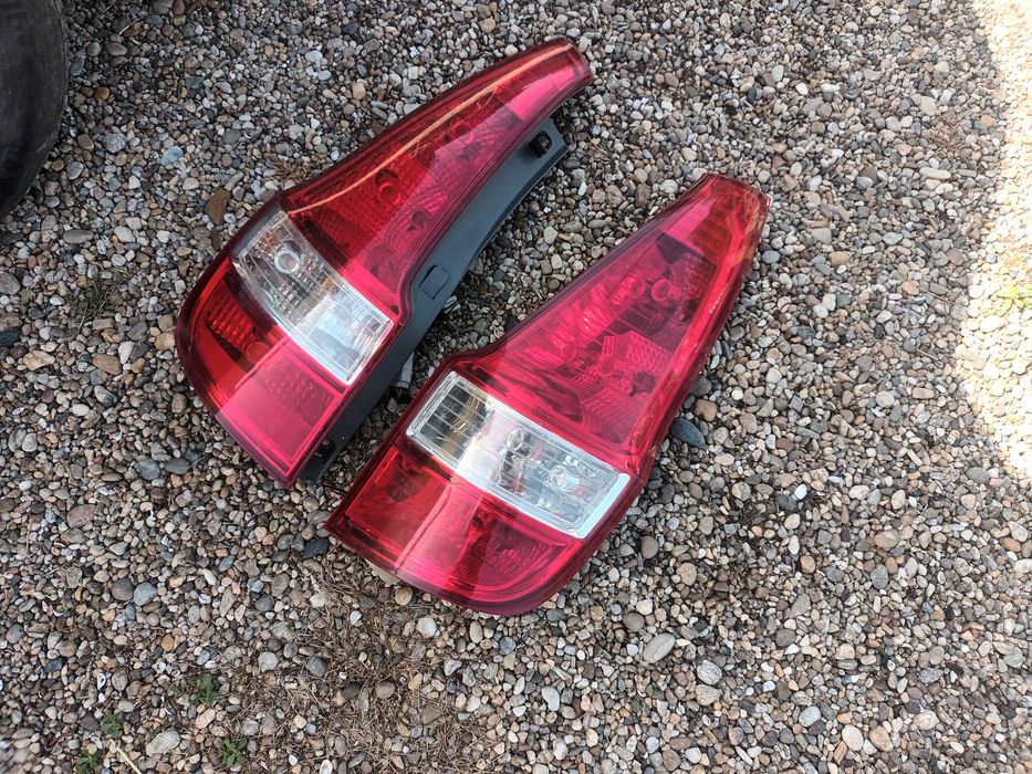 ляв и десен стоп за хюндай и30 комби HYNDAI I30