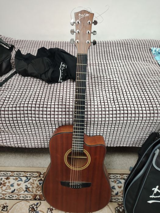 Продаю гитару купил её 2 месяца назад