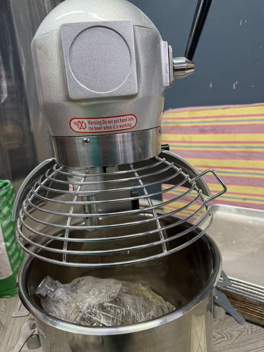 ПРОДАЕТЬСЯ НОВЫЙ планетарный миксер