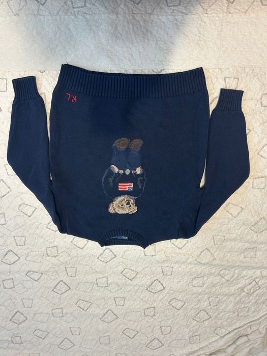 Продавам употребяван пуловер на Polo Ralph Lauren в перфектно състояние.