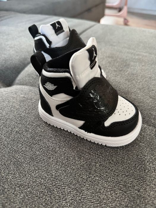 Nike Sky Jordan 1