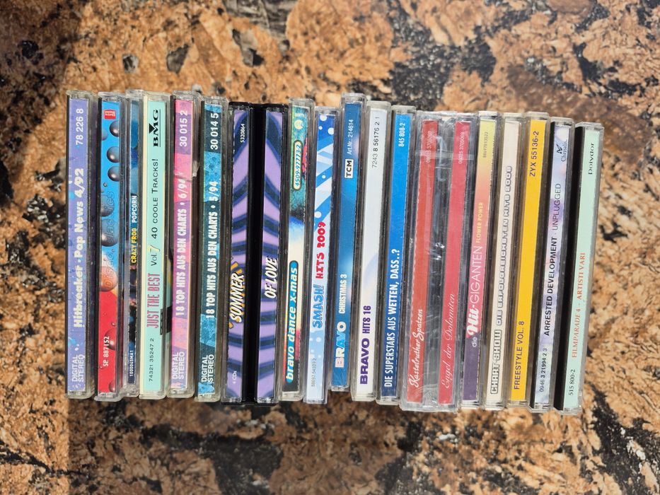 Vând 64 CD muzica usoara mixta straina artisti internationalii
- Tot lotul de 64 CD cu muzică usoara mixta straina 455 lei (aproximativ 7lei /1CD)
65