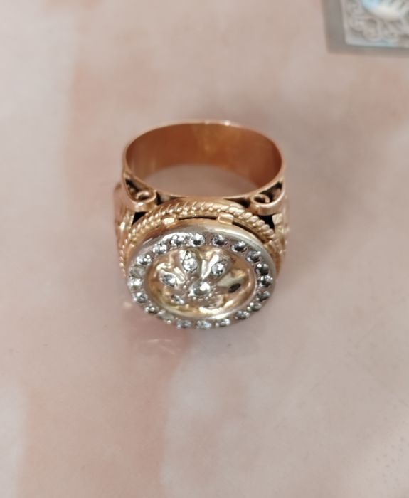 Продам золотой перстень