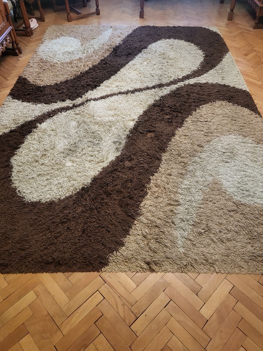 Covor living puțin folosit