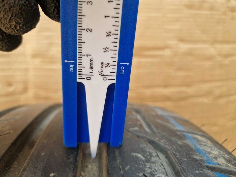 2 Dunlop R19 225/45
летни гуми 
DOT3018