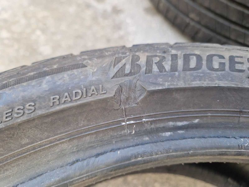 4 Bridgestone R18 225/40
летни гуми 
DOT5023