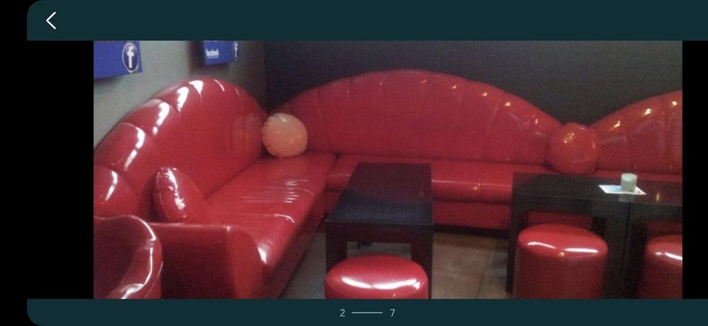 Червени кожени дивани