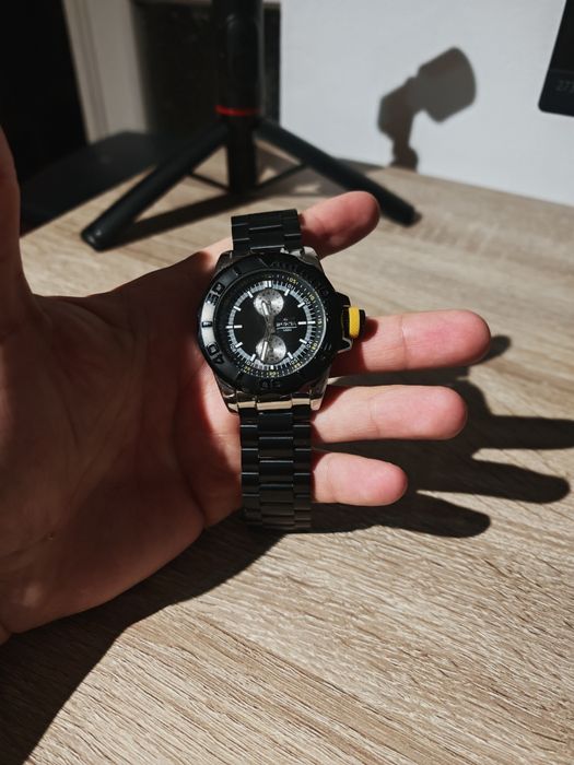Vând Invicta Pro Diver, cutie + acte, purtat o singură dată.