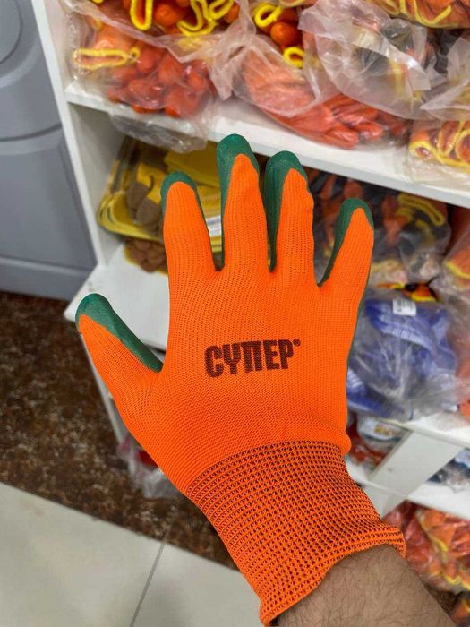 Продаются перчатки в ассортименте