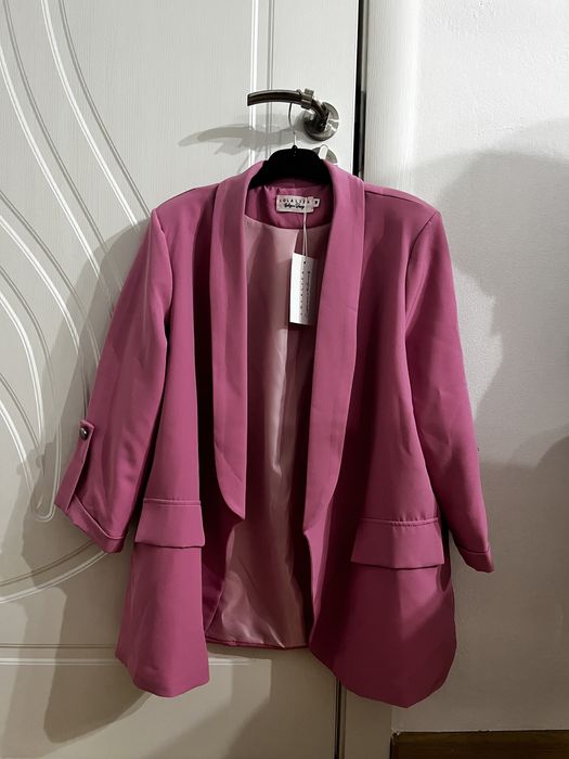 Страхотно розово сако