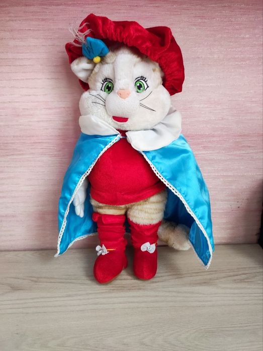 Продается игрушка Кот в сапогах. Рассказывает сказки