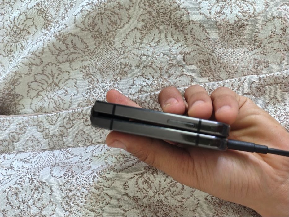 Самсунг zFlip 4 продам