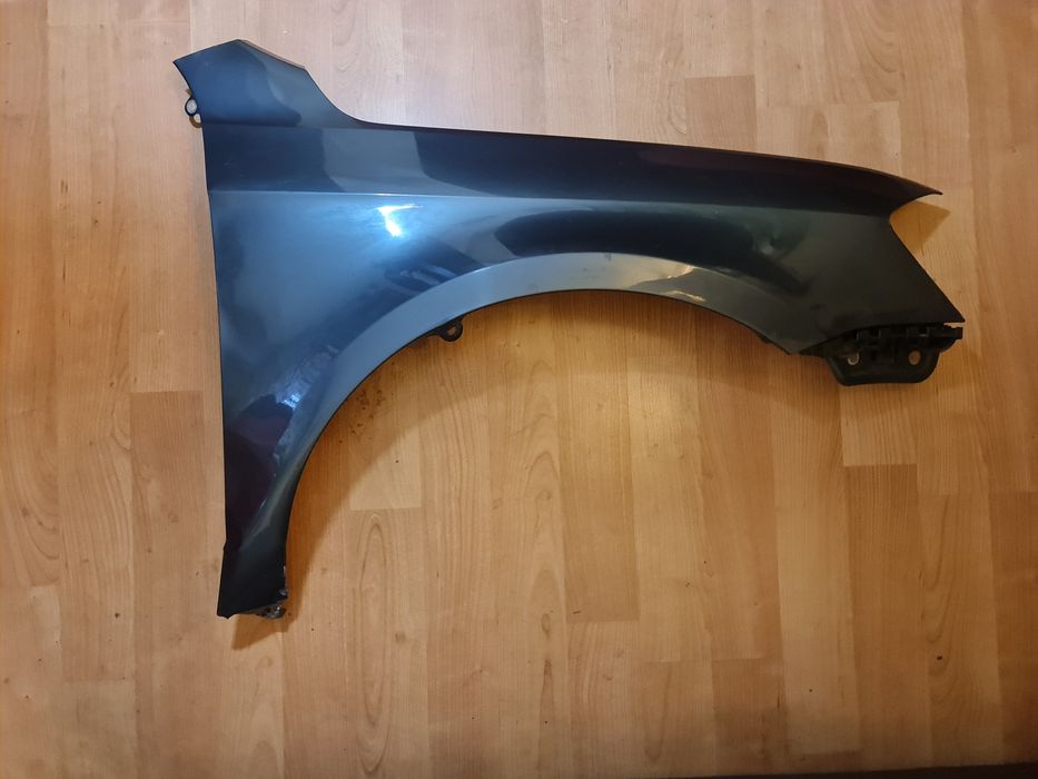 Vand Aripa dreapta originala avariata VW Passat Alltrack Gri Metalizat