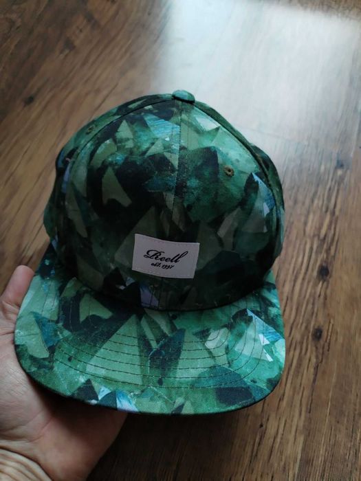 reell - страхотна шапка КАТО НОВА  универсален размер
