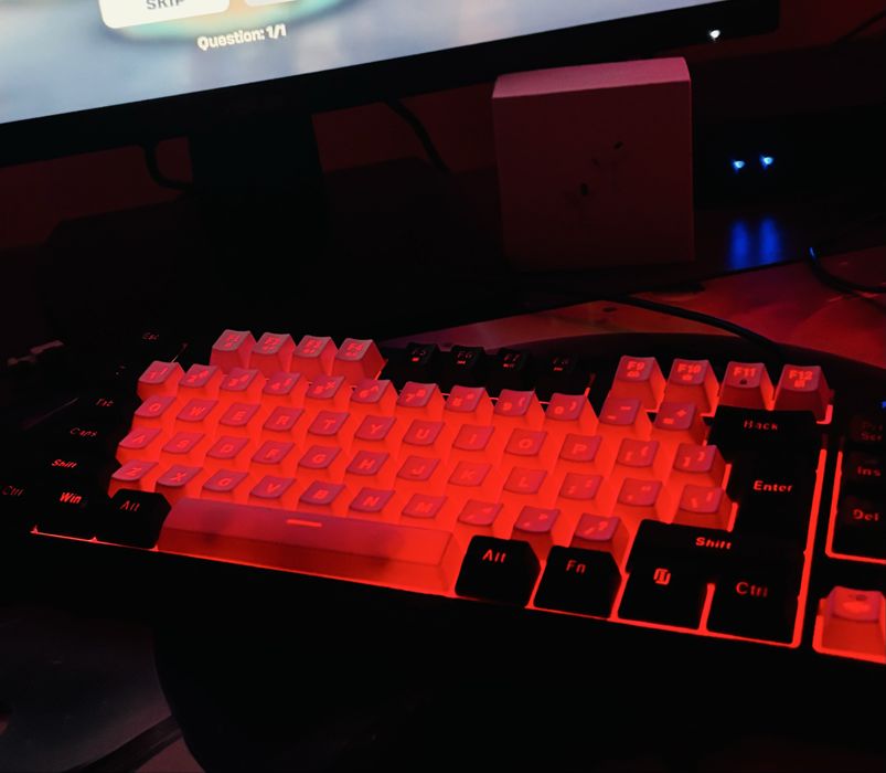 tastatură mecanică gaming ,led,fara switch-uri