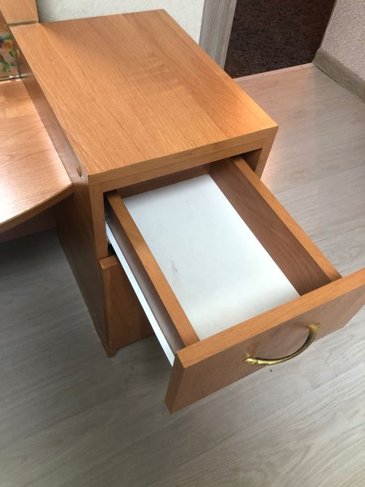 Комод с зеркалом