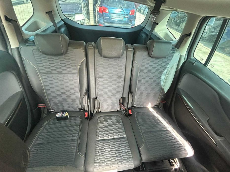 Dezmembrez Opel Zafira C an 2012 2.0 diesel cutie automata
