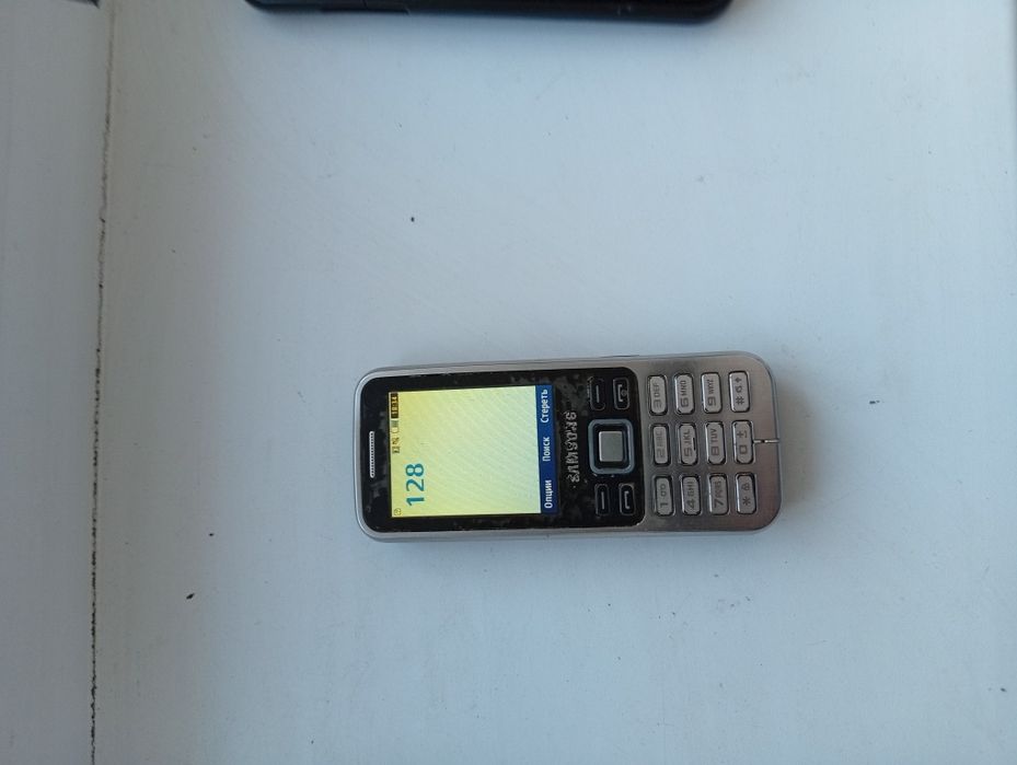 Продам кнопочный телефон Samsung С3322