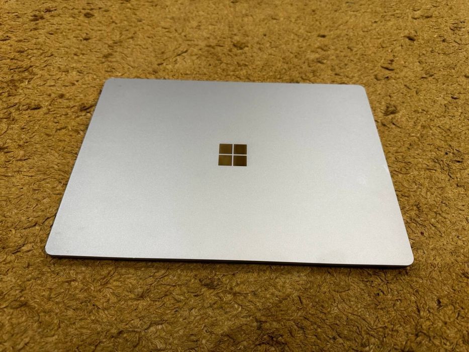 Microsoft Surface Laptop 2 / Сенсорный / Alcantara