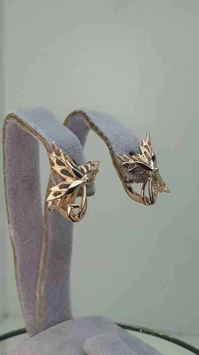 Культовые серьги "Кленовый лист" времен СССР.
Были изготовлены на Моск