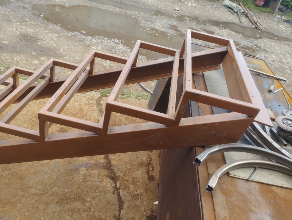 Продам лестничный марш  лестницу.