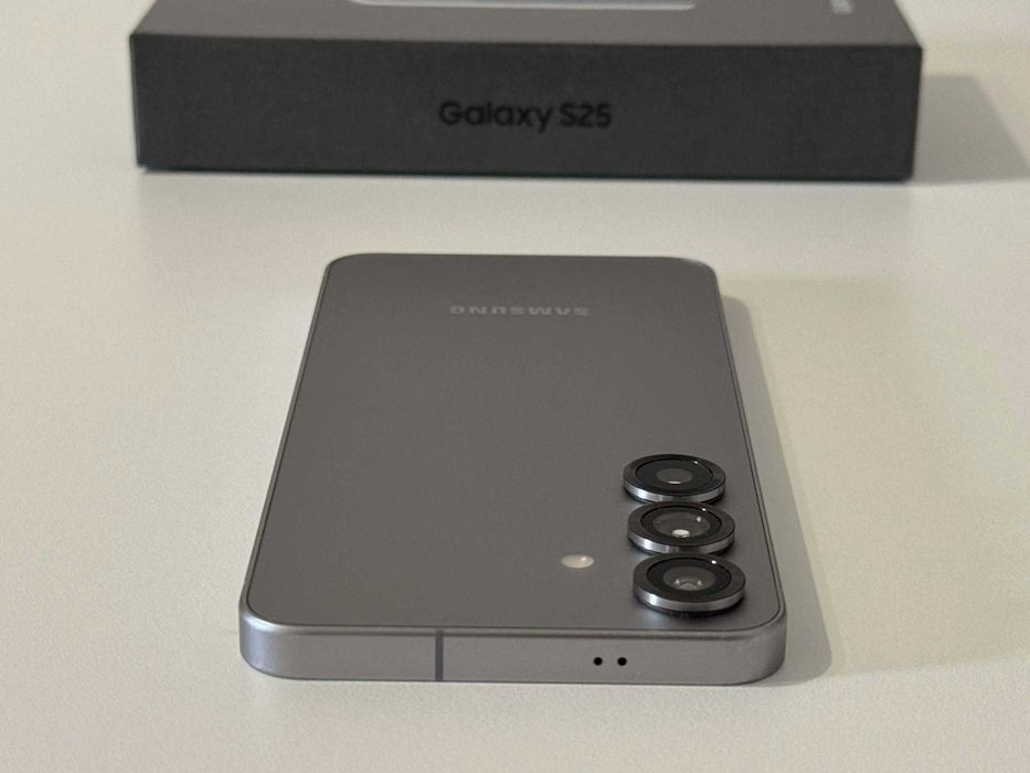 Бартер! Samsung Galaxy S25 256GB Silver Shadow (Сив)