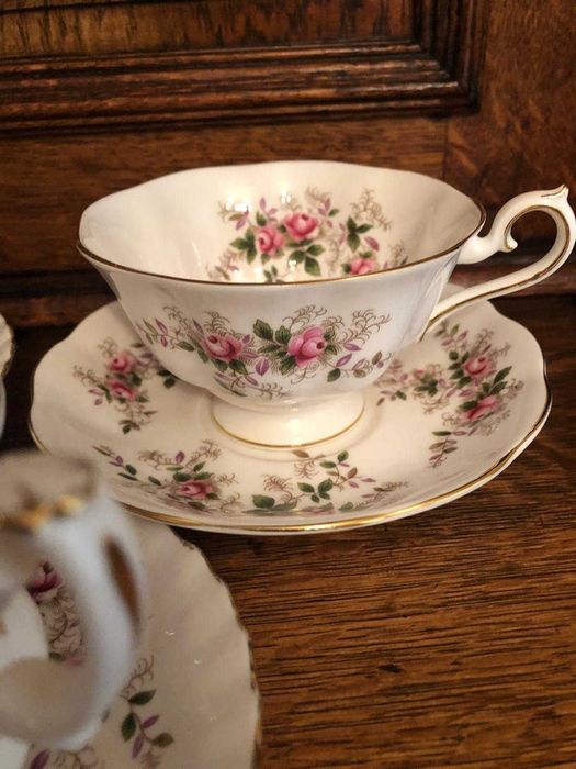 Royal Albert Lavender Rose- три сета и вазичка