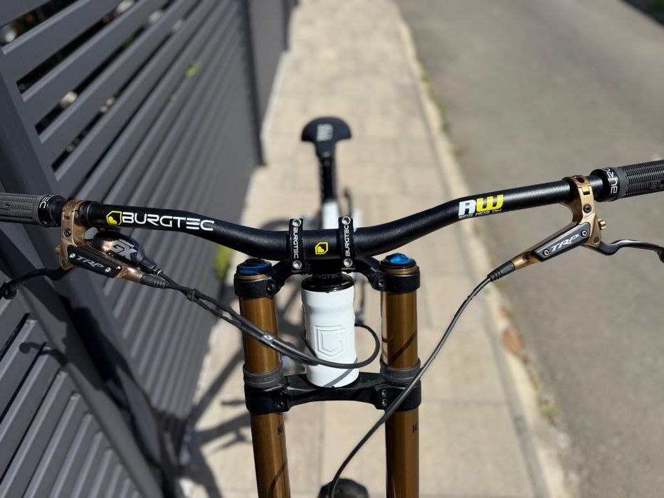 Bicicleta Commencal Supreme DH V5 Signature LTD 2026