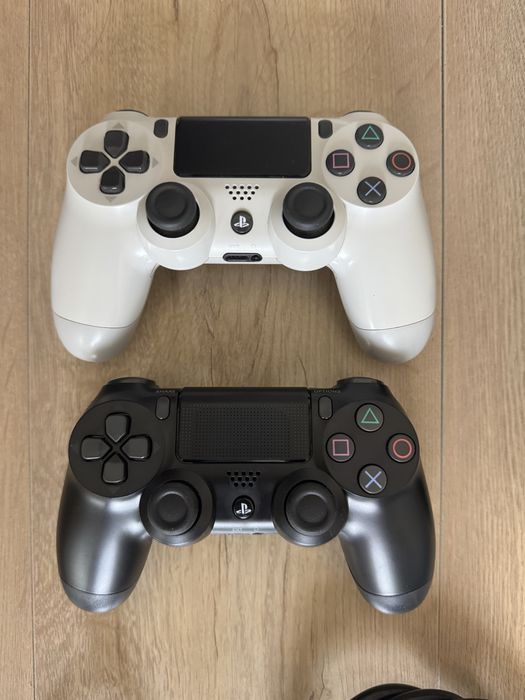 PS4 Pro 1tb +2 джойстика, полный комплект