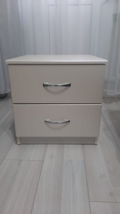 Продам две тумбочки