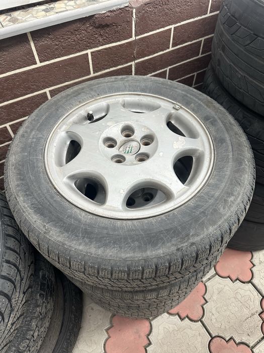 Продам комплект дисков с резиной R15