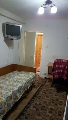 Vând apartament cu trei camere în Harsova