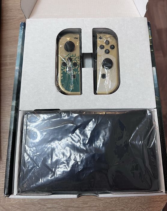 Nintendo Switch OLED. Zelda Edition