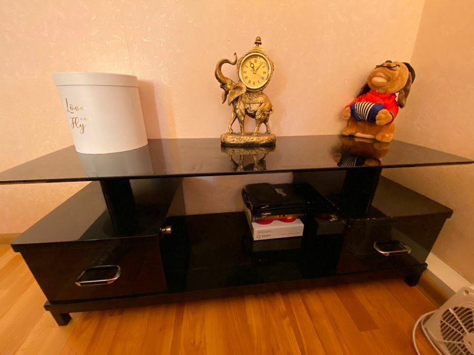 Продам тумбу под телевизор