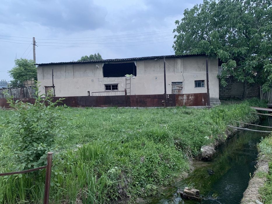 Срочно  ер сотилади 14 соток  уйи билан.  Шоликор МФЙ. Фуд  сити 1 кл.