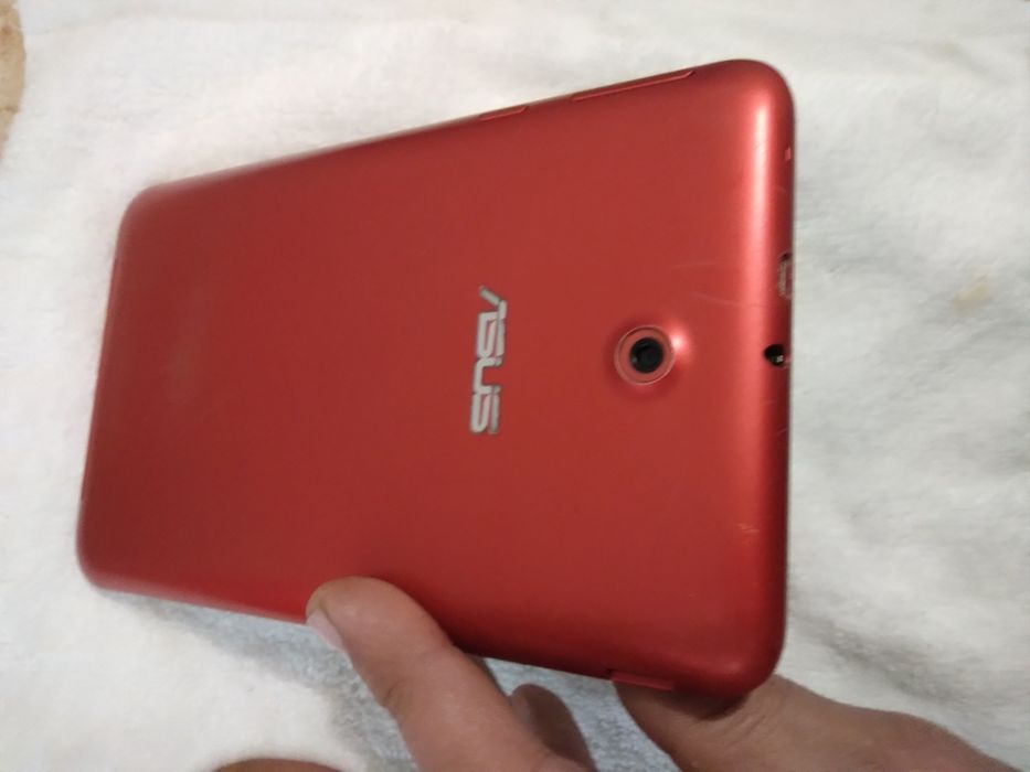 Продавам таблет asus k 013