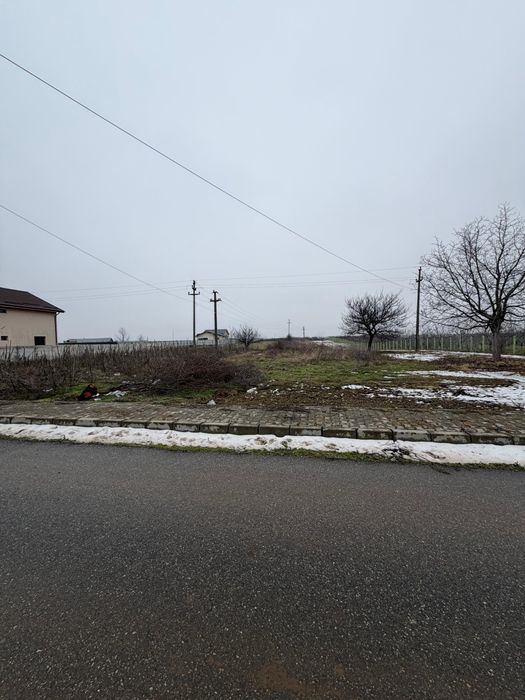 Vând teren intravilan