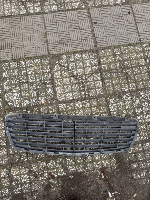 W211 предна решетка