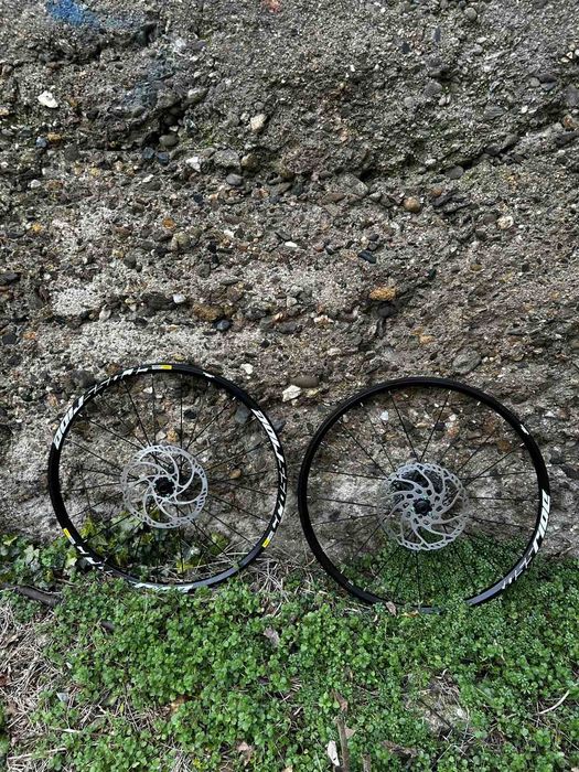 Части за колело и каска