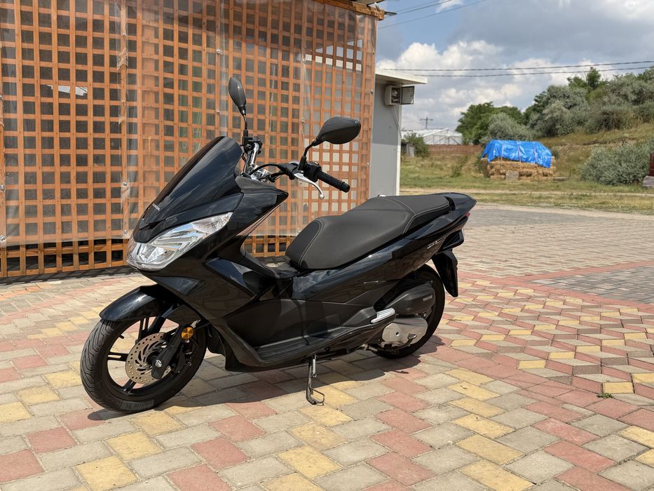 Honda pcx 125 i 2017 ,permis categoria b 5000 km