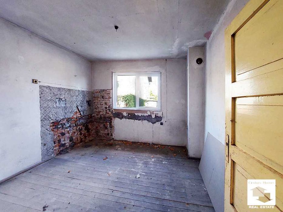 175095 Едноетажна къща за продажба, с равен двор в с. Добромирка