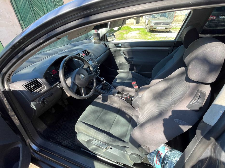 Volskwagen Golf 5 1.6i