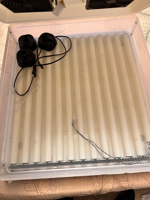 Incubator automat 110 oua