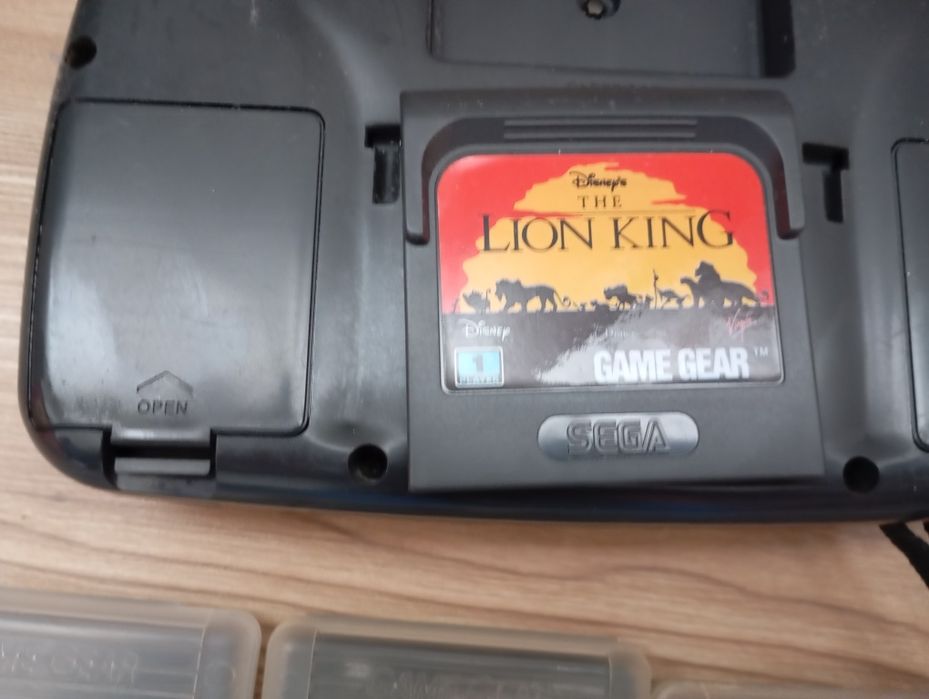 Vând console SEGA+26 jocuri toate originale Made in Japan.Stare bună.