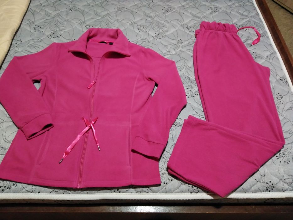Два екипа в розов цвят Лрр